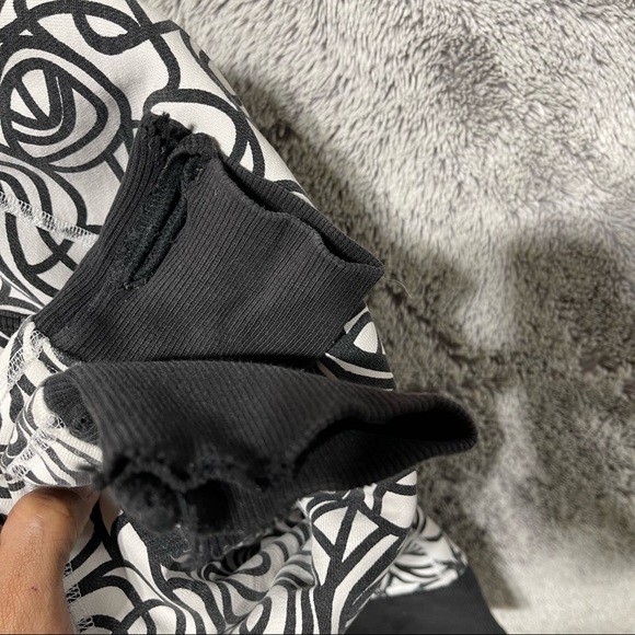 Lululemon Scuba Hoodie - Picture 5 of 9